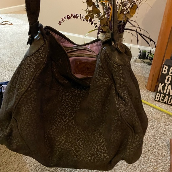 Gap - Picture 2 of 2